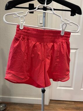 Lululemon Hotty Hot shorts 4”